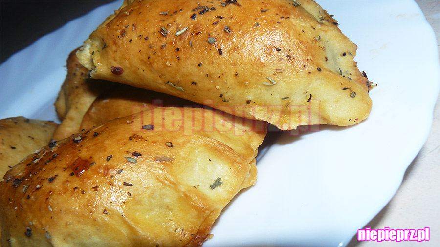 Pierogi pieczone z mięsem