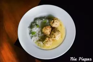 pulpeciki-z-piersi-kurczaka-w-sosie-koperkowym-przepis