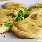 Pierogi z surowymi ziemniakami i boczkiem Pierogi z surowymi ziemniakami i boczkiem