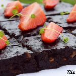 Brownie z czerwonej fasoli i daktyli Brownie z czerwonej fasoli i daktyli